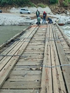 Ponte baixa recebeu reparos após ficar submersa novamente - Crédito: Prefeitura de Vale Real