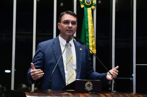 Flávio Bolsonaro abriu vantagem sobre Lula - Crédito: Reprodução