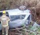 Carro capotou na ERS-124 e motorista ficou ferido - Crédito: Bombeiros